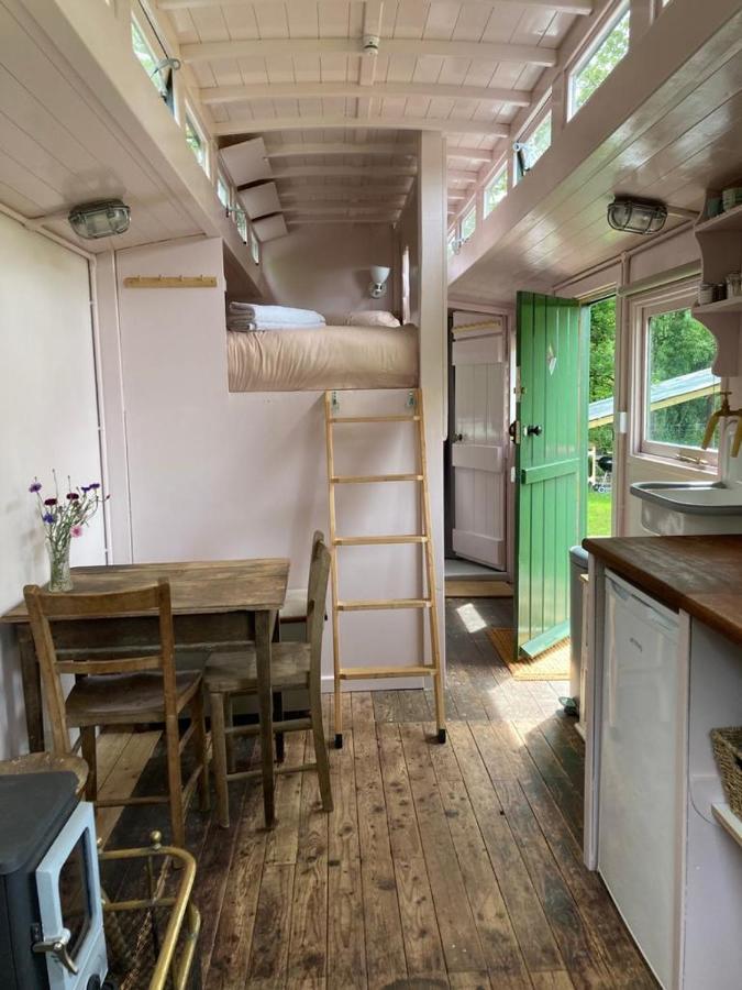 The Showman'S Wagon Wincanton Exterior photo